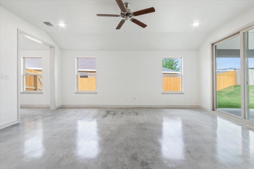 Building Photo - 797 Freedom Cir