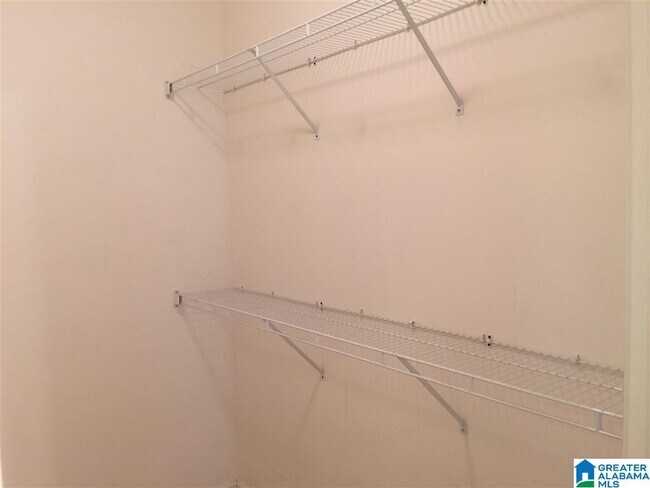 Building Photo - 1033 Ashwood Dr