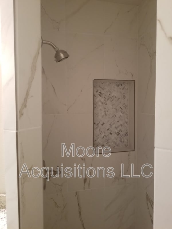 Building Photo - 1833 Skyline Dr