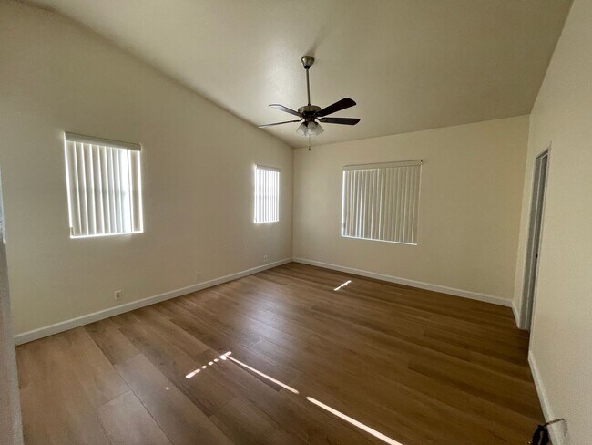 Building Photo - Apple Valley Home in The Vineyards- 3 Bedrooms, 2 Bathrooms, 2 Car Garage, New Flooring