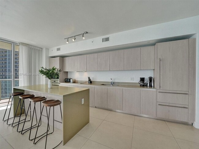 Building Photo - 4111 S Ocean Dr