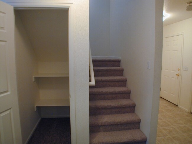 Building Photo - House For Lease