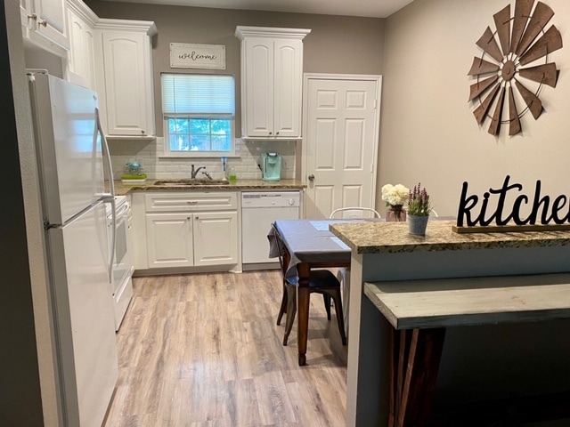 kitchen - 212 Omaha St
