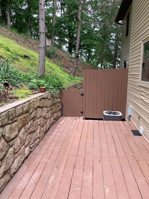 Building Photo - 1826 Mountain Dr
