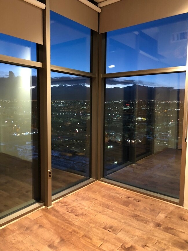 Building Photo - Gorgeous Juhl Loft Unit For Lease