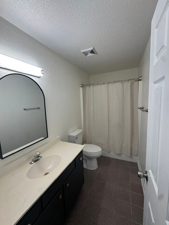 Building Photo - 180 SE Villas Ct