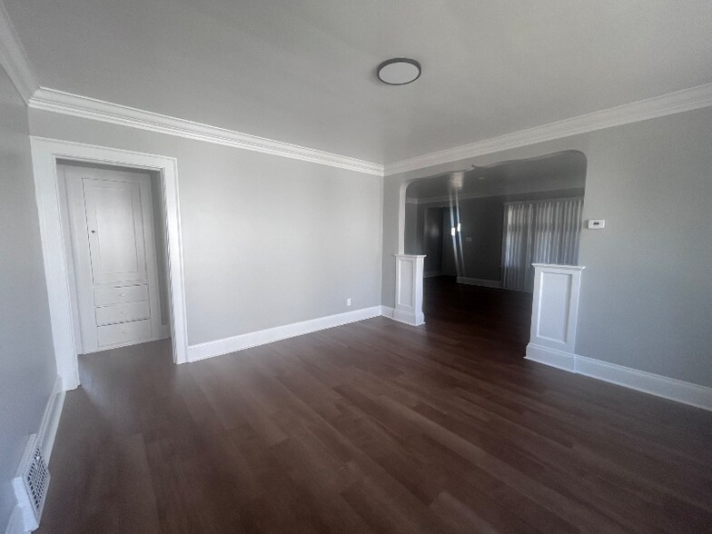 Building Photo - 10108 Park Heights Ave