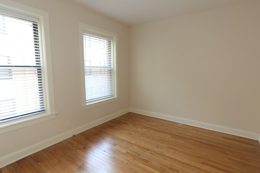 Building Photo - 4045 N Ashland