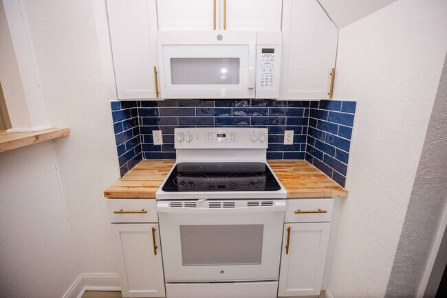 Building Photo - Remodeled three bedroom home available for rent!