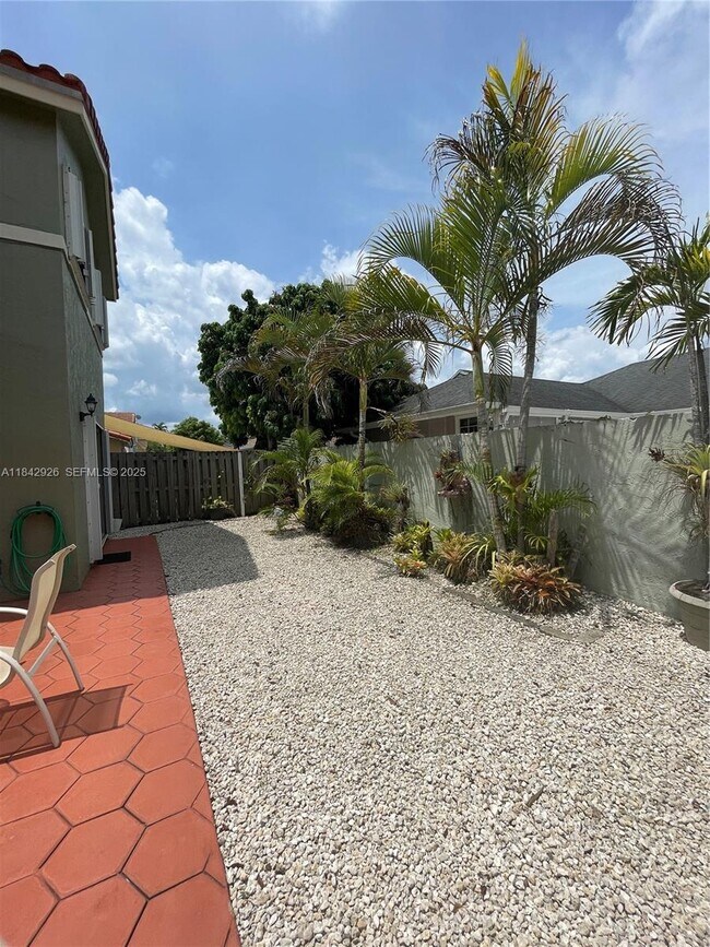 Building Photo - 10290 SW 139th Ct