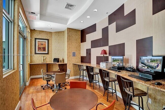 Building Photo - 1830 Radius Dr