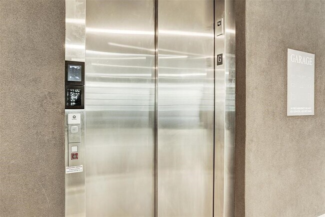 Building Photo - 4819 Caroline St