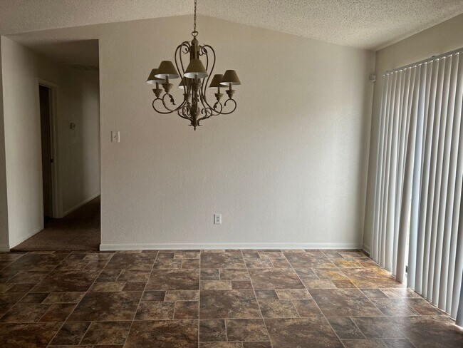 Building Photo - 402 Alpine St