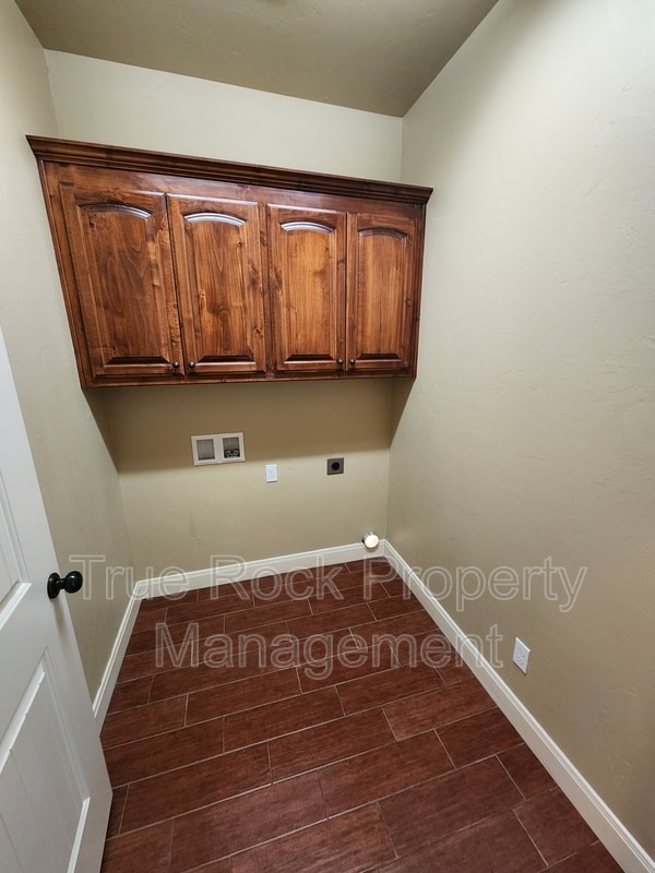 Building Photo - 1413 N Monte Vista St