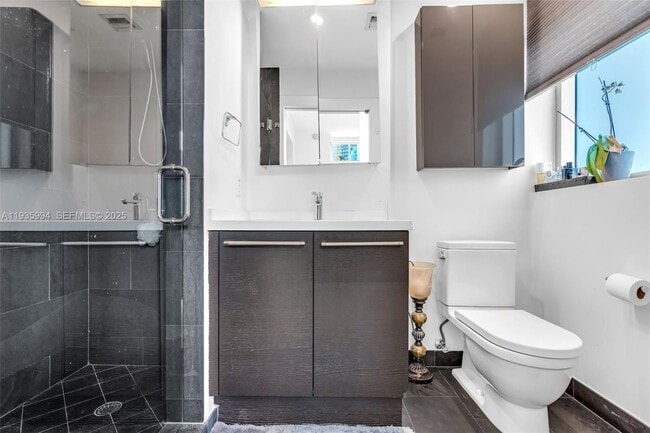 Building Photo - 900 Biscayne Blvd