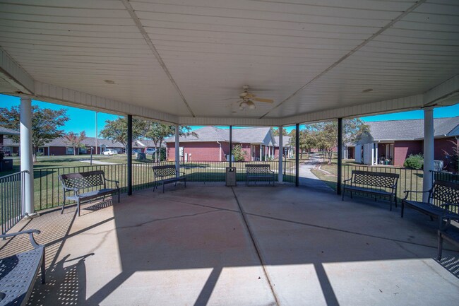 Building Photo - Arrowhead Dr******Senior 55+ Community****** Rent $999/month