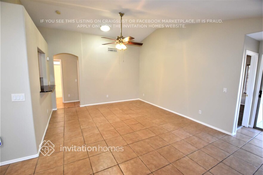 Building Photo - 13147 W Saguaro Ln