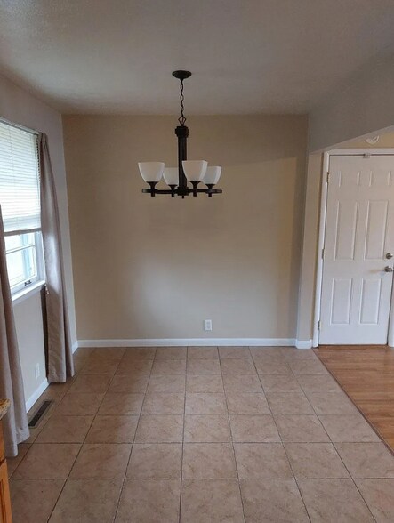 Building Photo - 1424 Southwood Dr