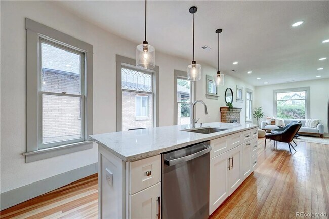 Building Photo - Stunning remodel in the beautiful Potter Highlands! 5 bedrooms 3.5 baths!