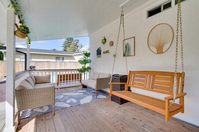 Building Photo - 893 Olivina Ave