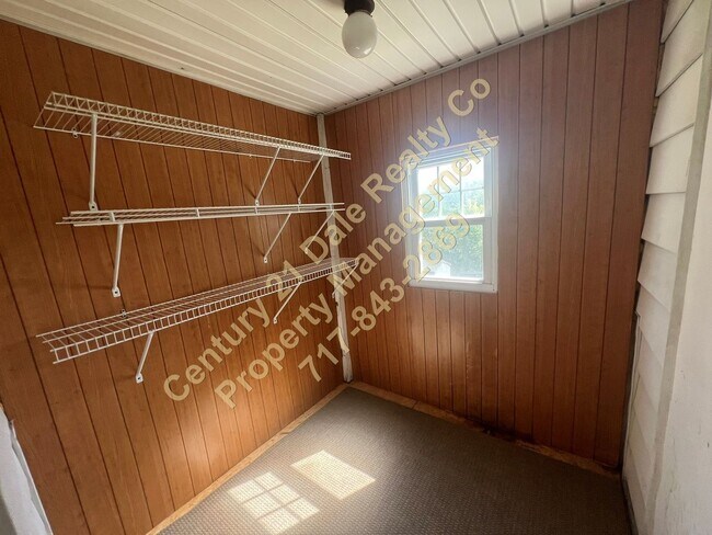 Building Photo - 3 Bedroom Home in Red Lion School District