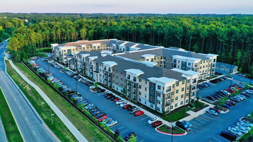 Building Photo - Pointe at Lake CrabTree