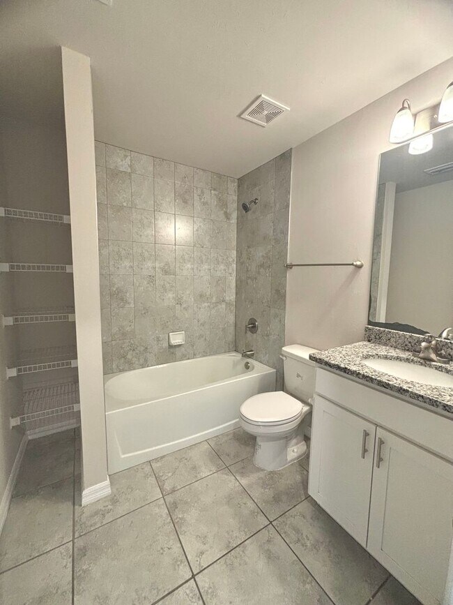 Building Photo - Spacious & Modern 3 Bed, 2 Bath in NW Cape...