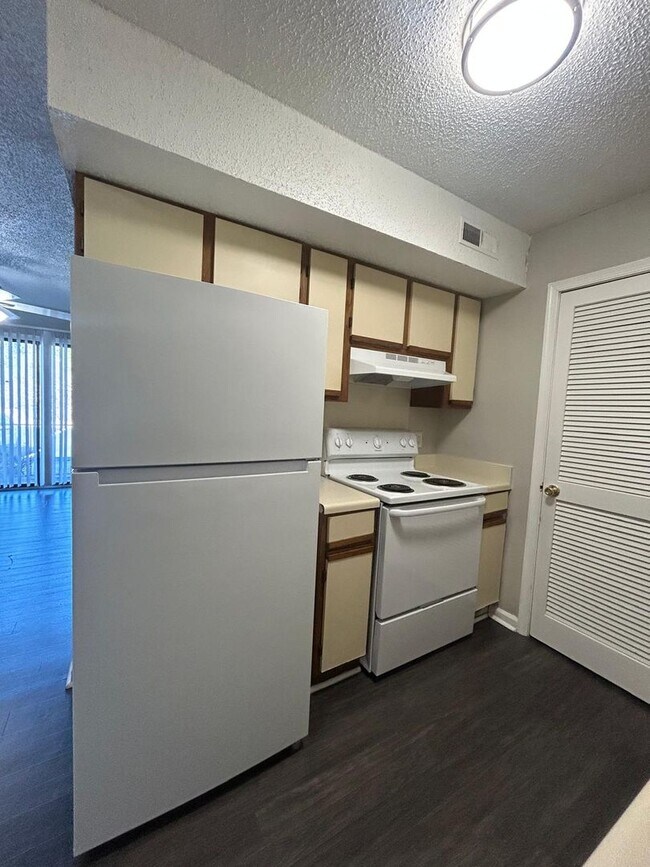 Building Photo - Modern Comfort & Convenience at Westfield Gardens Lexington - 353A