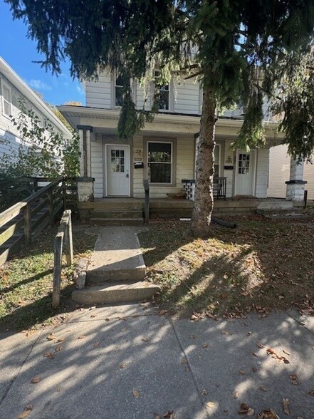 Primary Photo - Spacious Newly Remodeled 3 Bedroom - 1/2 O...