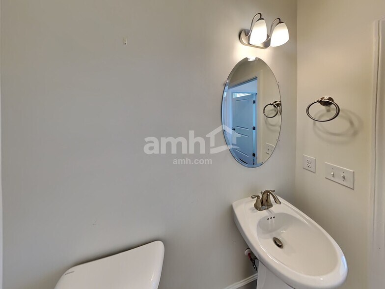 Building Photo - 5240 Maxwell Rd