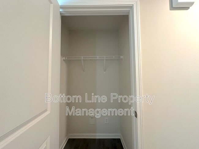 Building Photo - 2129 Allium Dr