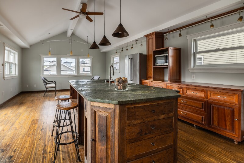 Building Photo - 13 Richard St