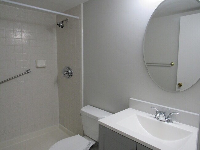 Building Photo - 703 Sunny Pine Way