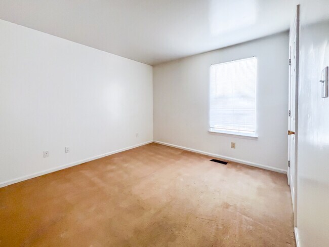 Building Photo - 160 Lancaster Creek Rd