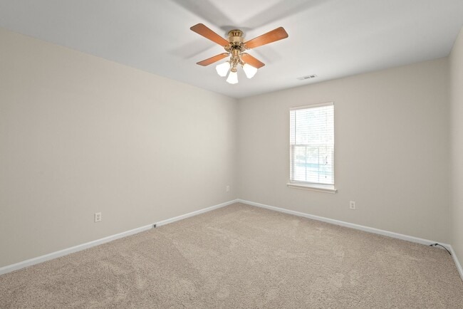 Building Photo - 3 Bedroom w/ 2 car Garage (Landscaping is ...