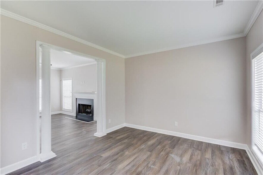 Building Photo - 3895 Kingsbrook Blvd