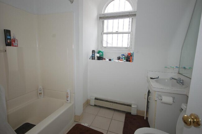 Building Photo - 168 Northampton St