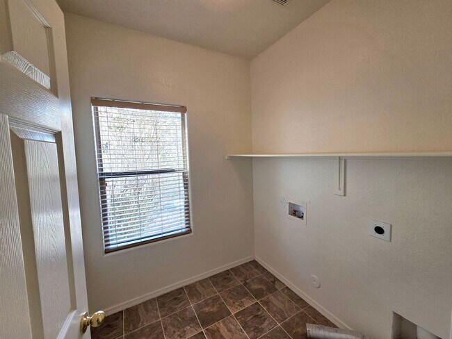 Building Photo - 609 W Rio Vista Ln