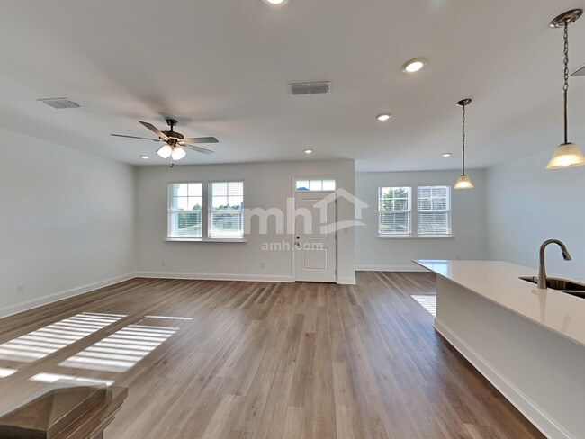 Building Photo - 208 Argea Dr