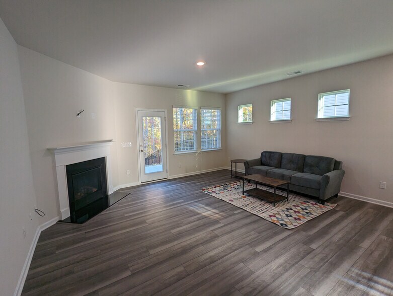 Building Photo - Room in Single Family Home on Kennerly Ctr Dr