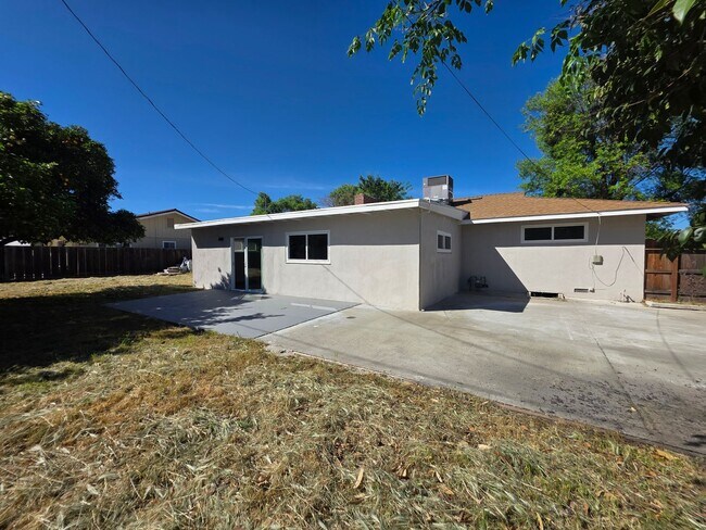 Building Photo - Remodeled Single Story in College neighborhood!