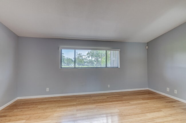 Building Photo - 227 Old Meadow Way