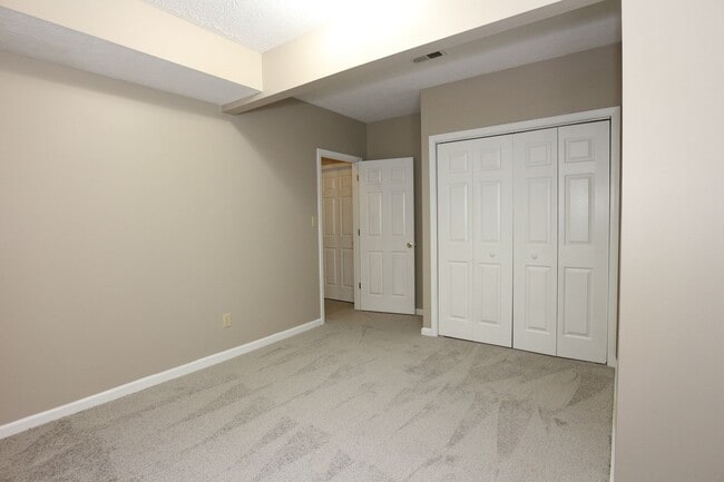 Building Photo - Large 5 Bedroom Westfield Home!