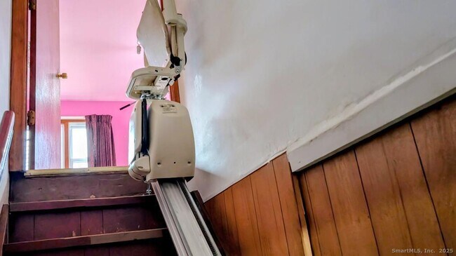 Building Photo - 64 Chatham Ave