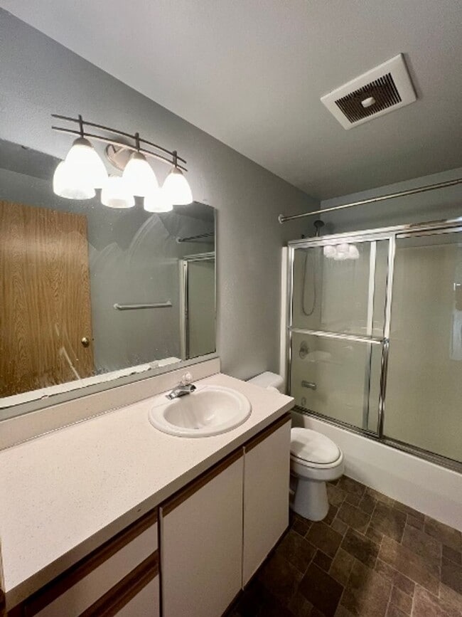 Building Photo - Pet Friendly 3 BD Townhome