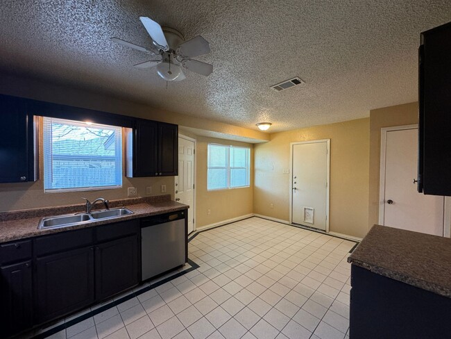 Building Photo - 2705 Casey Dr