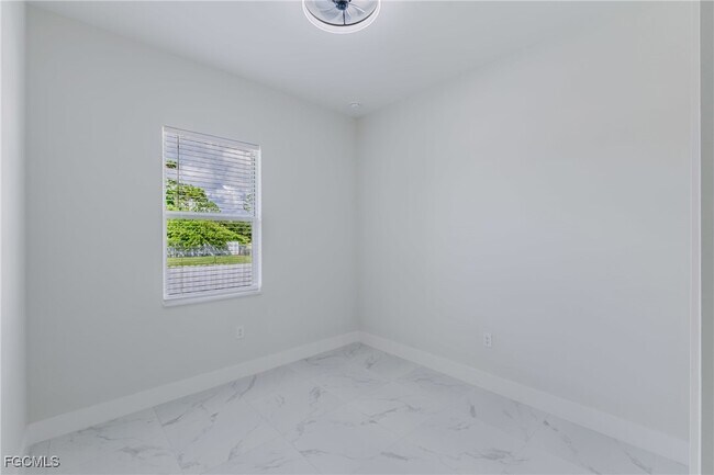 Building Photo - 2253 10th Terrace