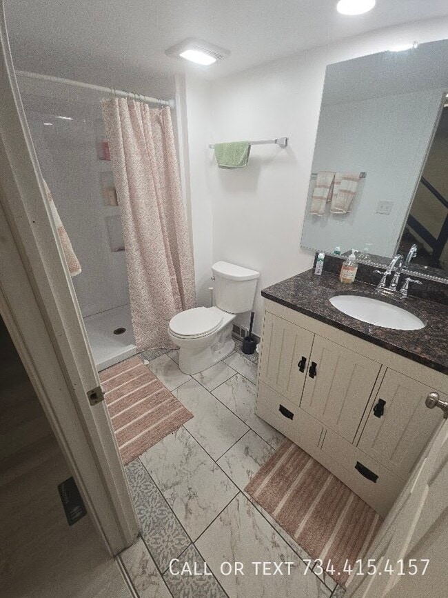 Building Photo - 818 Packard St