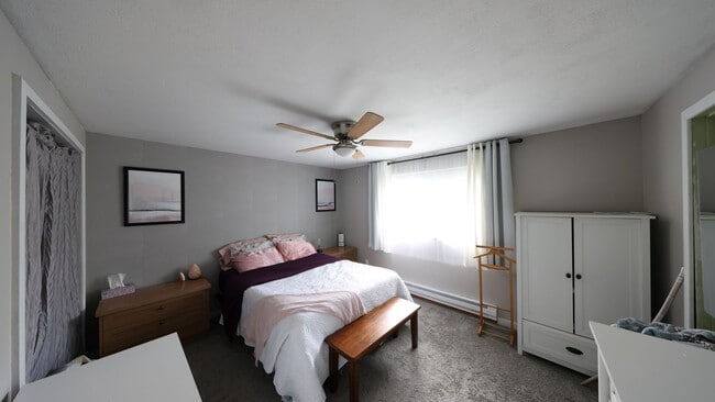 Building Photo - 3 Bed 2 Bath - A/C - Large Backyard - Dog Friendly - NAS Whidbey