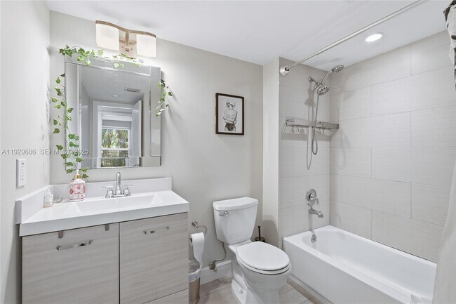 Building Photo - 2160 SW 16th Ave